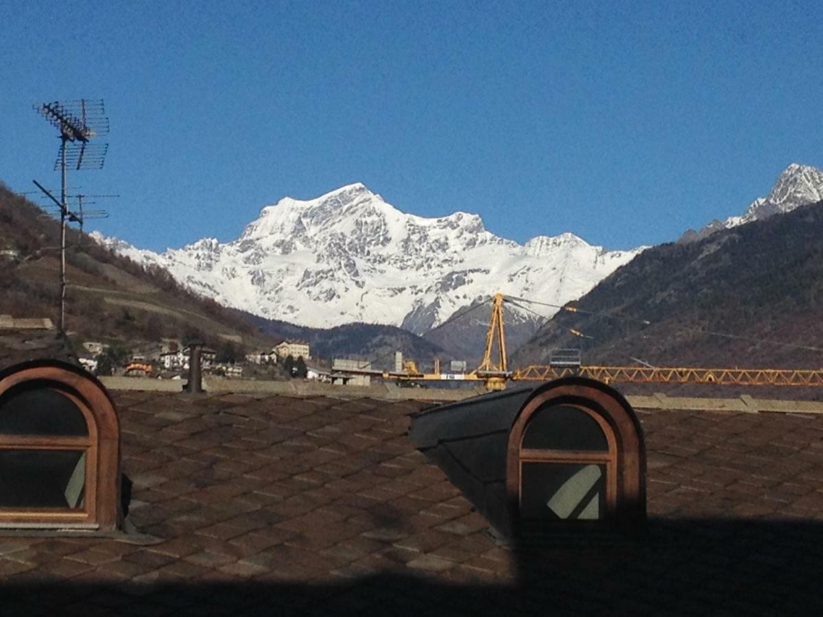 Un Nido Nel Centro Storico Con Garage Apartment Aosta Exterior foto